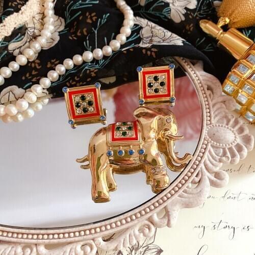 2021 Nouveau Terrain De jeu Petit Eléphant Chanceux Goutte Dhuile Email Broche Badge Femme Accessoire