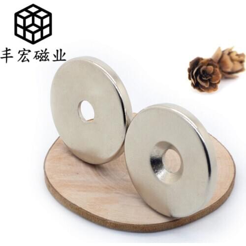 D30 * 4-5 round Magnet Sheet screw hole strong iron absorbing Stone 30*4 hole 5 sinking hole N52 Rutie boron magnetic sheet