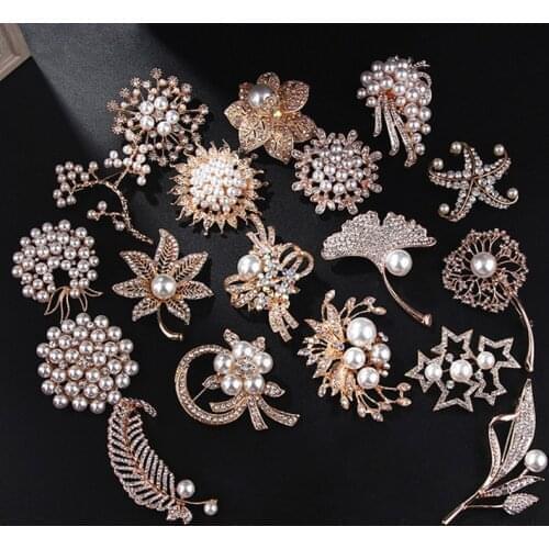 Fashion Alloy Pearl Rhinestone Brooch Womens Elegant Clothing Shawl Scarf Buckle Pins Jewelry Round Bouquet Brooch Pin