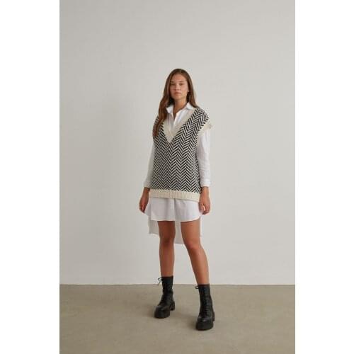 P&B Womens Black V-Neck Sweaterwomens clothing stylish elegant slim happy business woman working woman female student universi