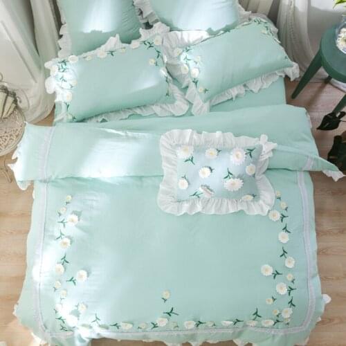 4/7Pcs Embroidery Luxury Small daisy Bedding set King Queen Size Bed set Cotton Duvet cover Bedskirt Pillowcase for girls