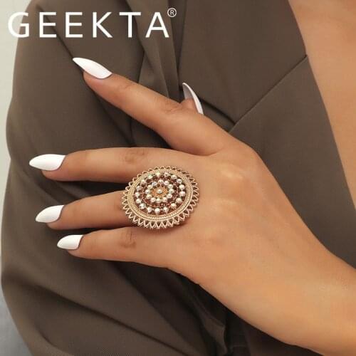 Retro Round Hollow Rings Ethnic Style Exaggerated Rhinestone Rings for Women Punk Geometric Flowers Metal Finger Ring Jewelry