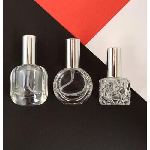 The new simple fashion 10ml toner transparent glass Pressing portable perfume spray can be divided into separate bottles