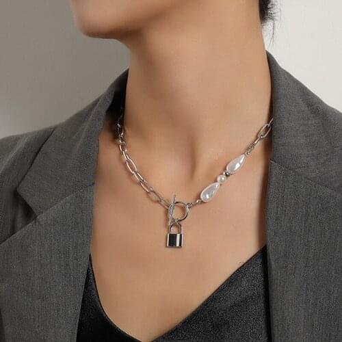 Punk Baroque Pearls Lock Pendant Necklaces for Women Vintage Thick Chains OT Buckle Geometric Necklace Sweater Chains Jewelry