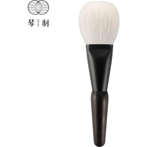 QINZHI Professional Handmade Make Up Brush Z106 Flat Round Face Powder Blush Brush Soft Saibikoho Goat Hair Makeup Brushes