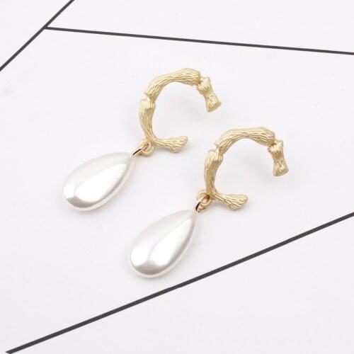 New Water Drop Simulated pearl Drop Earrings Fashion Bohemian Gold Metal Letter C Earrings For Women