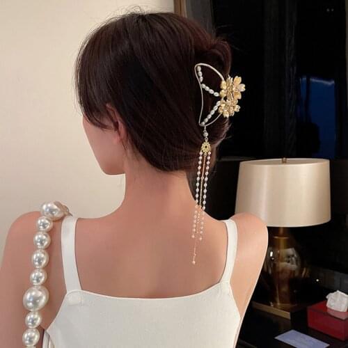 2021 New Luxury Flower Butterfly Pearls Tassel Metal Hair Claws Women Hairstyle Make Tools Hair Clips Hair Jewelry Accessories