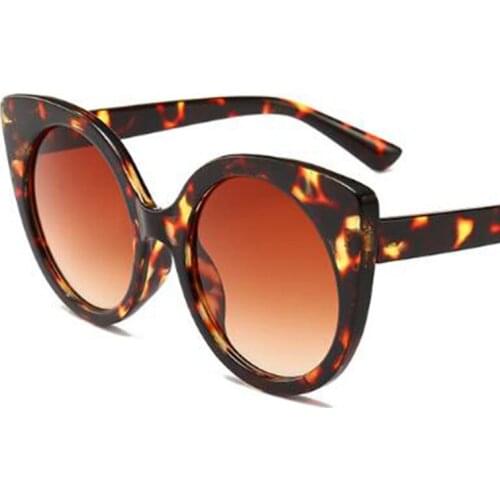 Striped Fashion Luxury Sunglasses Womens Summer Italy Designer Brand Oversized Cat Eye Sunglasses Retro Ladies Shades