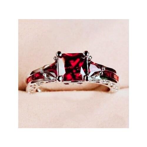 Exquisite Luxury Red Color Square Zircon Ring New Elegant Girl Inlay Zircon Silver Color Ring Charm Lady Engagement Jewelry