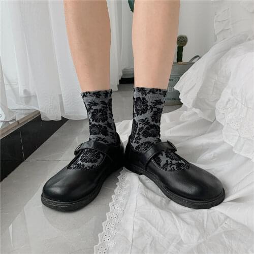 Woman Socks Novelty Harajuku Retro Floral Embroidery Crew Socks Cotton Spring Autumn Fashion Japanese Style Cute Kawaii Socks