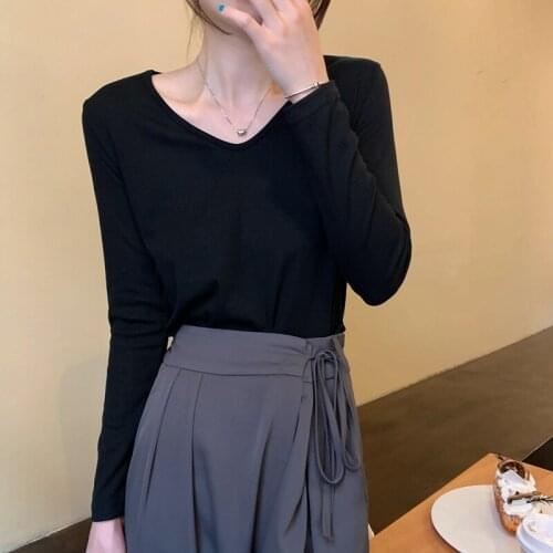 Autumn and winter new Korean version of the ins wind slimming solid color t-shirt with a bottoming shirt and v-neck top