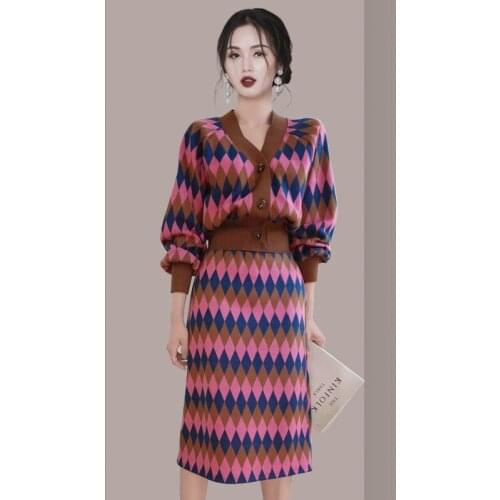2021 New Autumn Winter Contrast Casual Knitted Two Pieces Set for Ladies Singer Breasted Pullover and Sweater Skirt Ladies Suit