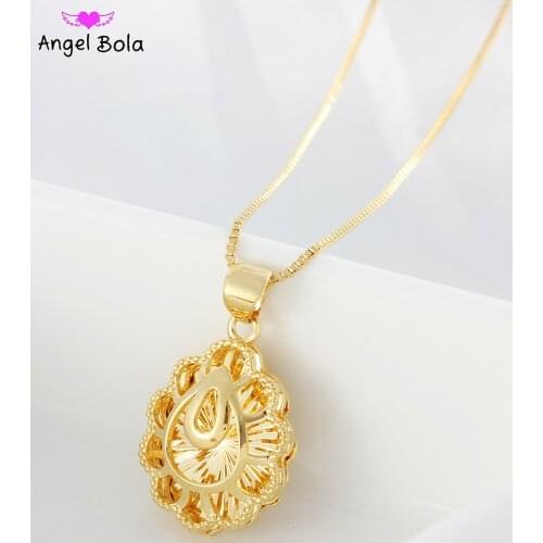 Fashion and Popular Golden Oval Hollow Ladies Charm Necklace Luxury Jewelry Exquisite Pendant Wedding Party Holiday Gift