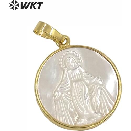 WT-JP042 New Arrival White Shell Virgin Mary Jesus Christ Pattern round Shape Pendants Metal Electroplated for Women Jewelry