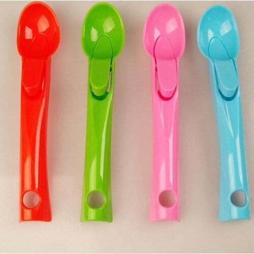1PCS Random Color Ice Cream Scoop Plastic Nonstick Fruit Ball Spoon Dessert Scoop Watermelon Scoop Digger Fruit Scoop