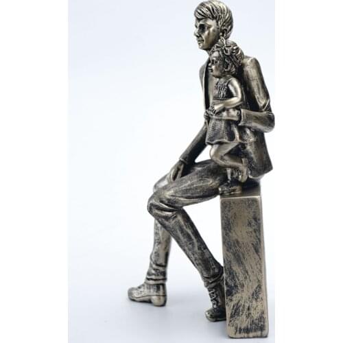 Vintage Sculpture Golden Resin Statue Father Hug His Daughter Home Decor Living Room Desktop Figurine Decoration Ornaments