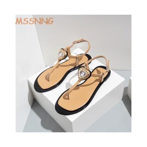2021 Summer Womens Sandals Heart Shaped Rhinestone flip-flops T-type Sandals Fashion Casual Flat Beach Shoes Female Sandals