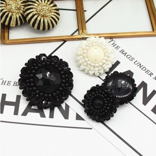 1LOT=5PIECE sewing accessories Hand-knitted buttons, suit dress, vintage decorative buckle, Bead buttons DZ1005