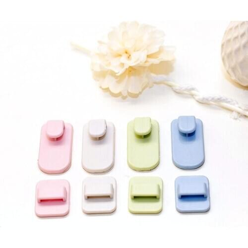 2 Pcs/set Multifunction TV Air Conditioner Remote Control Key Holder Strong Hanger Wall Mounted Type Hooker Hooker Kitchen Tool