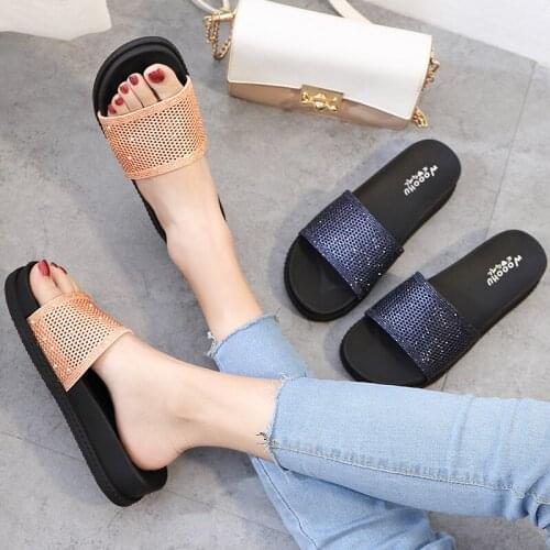 2021 New Fashion Fashion Indoor Outdoor Slippers Summer Womens Mid-heel Sandals Thick-soled Fashion Flip-flops