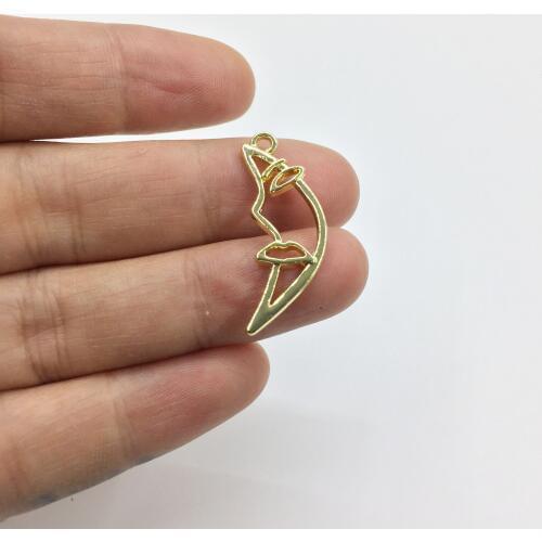 Eruifa 20pcs 30*10mm Beautiful Moon Face Zinc alloy Jewelry DIY Charms Pendant Necklace,Eearrings 2 Colors