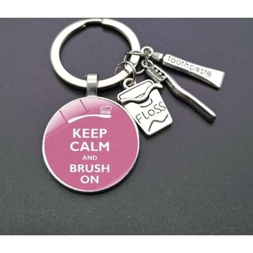 The tooth alloy keychain that loves to brush your teeth is a gift for the doctor