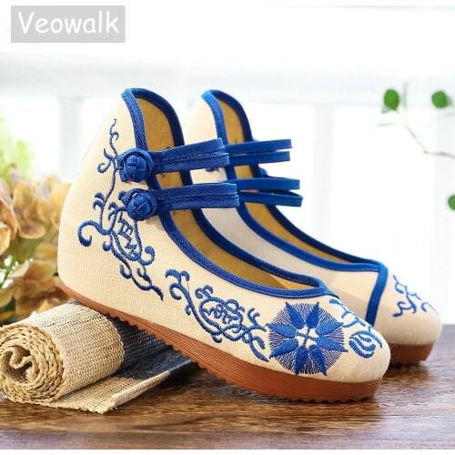 Veowalk Sunflowers Embroidered Women Canvas Flat Platforms Retro Chic Style Ladies Chinese Style Casual Comfortable Shoes