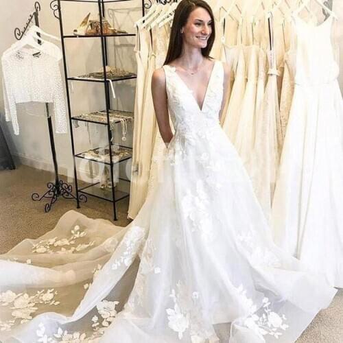 2020 Organza Luxury Lace A-Line Court Train Wedding Dresses Deep V-neck Backless Boho Bride Dresses Wedding Gowns robe mariage