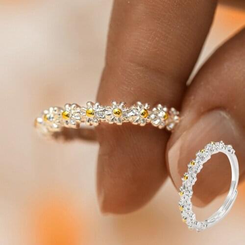Vintage Daisy Flower Rings for Women Korean Style Adjustable Opening Finger Ring Bride Wedding Engagement Trendy Jewelry Gift