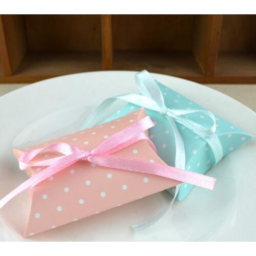 100 x European Style Pillow Style Polka Dots Wedding Favors Candy Boxes Wedding Table Decor Baby Shower Party Gift Box + Ribbons