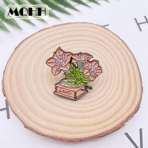 Creative Retro Gramophone CD Enamel Pins Plants Flowers Daffodils Alloy Brooches Cartoon Accessories Women Jewelry Gifts For Kid