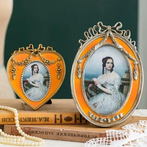 Resin Photo Frame Vintage Carved Picture Frame European Home Decoration Wall Photo Frame Living Room Desktop Ornaments Crafts