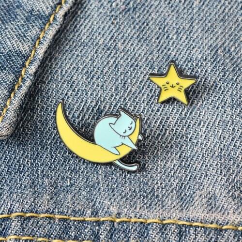 Fashionable Korean version of cute cartoon kitten moon alloy oil drop brooch ins tide creative stars cat animal badge clothing a