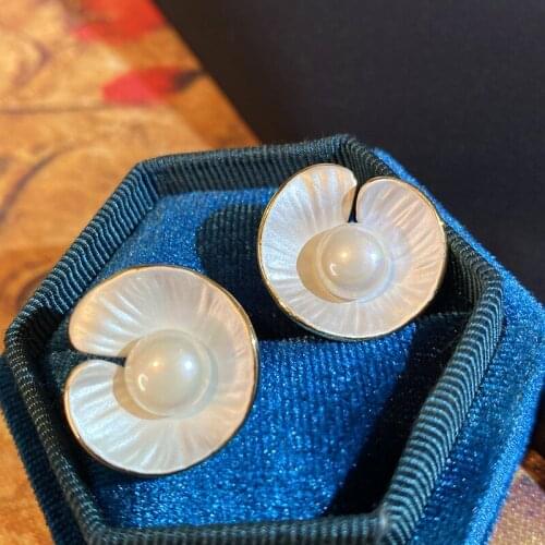Simulation Shell Pearl Earring Gold Color White Fashion Small Stylish Simple vintage Jewelry Women Valentines Gift Designer