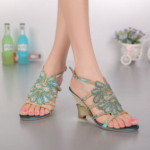 In the summer of 2017 the new crystal since with diamond sandals, Roman hollow-out wedges set auger sandals