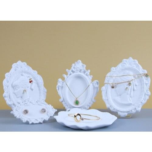 Vintage Embossed Jewelry Stand White Resin Earrings Necklace Bracelet Jewelry Display Stand Rack Home Decoration