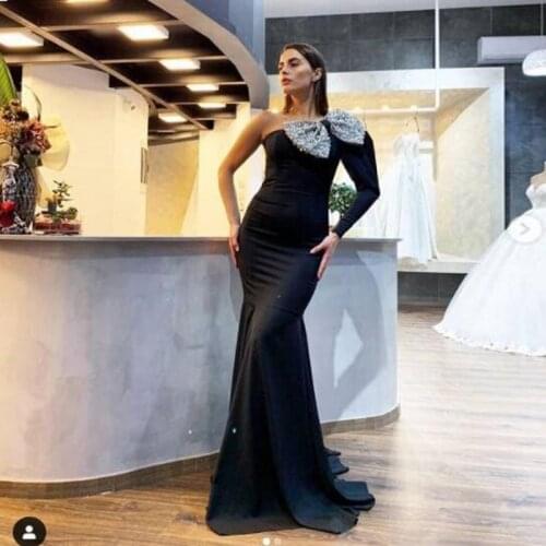 One Shoulder Black Mermaid Evening Gowns With Beaded Bow Satin Long Sleeve Floor Length Arabia Robe De Soiree Party Dress