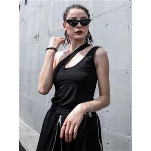 2021 new womens wear slanted shoulder vest with bottom, personality, casual top, slim top and bottom