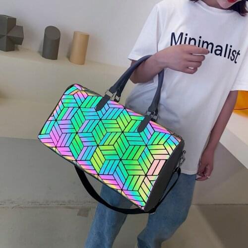 YILIAN Travel bag 2021 new female laser colorful yoga fitness bag large capacity hand bill of lading shoulder cross travel bag