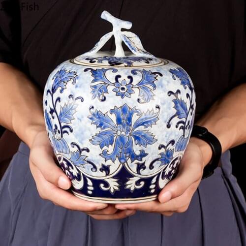 Classic Blue and White Porcelain Desktop Decoration Embossed Hand Drawn Ceramic Crafts with Cover Storage Jar Vintage Home Decor