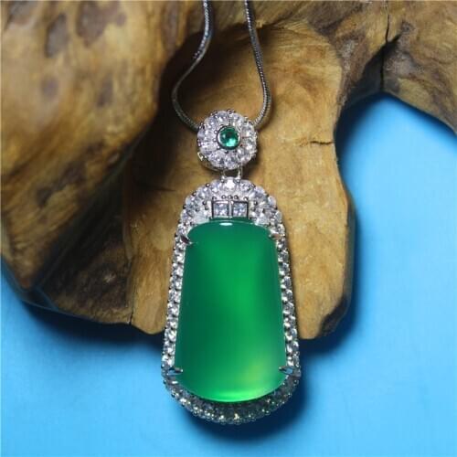 Wholesale Fashion Jewelry Green Chalcedony Inlaid Square Card Necklace For Women Feature Jewelry Namour Charm Christmas Eve Gift