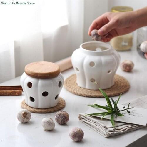 Creative Ceramic Storage Cans Garlic Ginger Storage Tank Jar Bamboo Cover Kitchen Organizer Tools Home Decoration Accessories