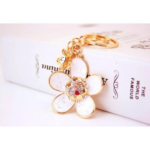 White Personality Flower Keychain Gold Metal Keyring Women Handbag Fashion Key Holder Jewelry Best Gift For Friend Wholesale