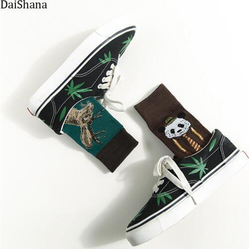 Hot Sale Classic Autumn Winter Graffiti Women Socks Cartoon Animal Streetwear Skaeboard Funny Pattern Sports Female Cotton Socks