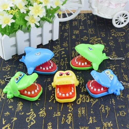 1pcs Biting Hand Gag Toys Creative Funny Interactive Toy Mini Crocodile Shark Portable Bite Jokes Toy Finger Game Kids Gifts