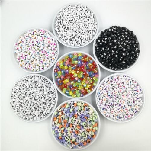 200pcs 7mm Flat Round Alphabet Beads Acrylic Russian Heart Letter Beads for Charms Jewelry Making DIY Accessories Random Mixed