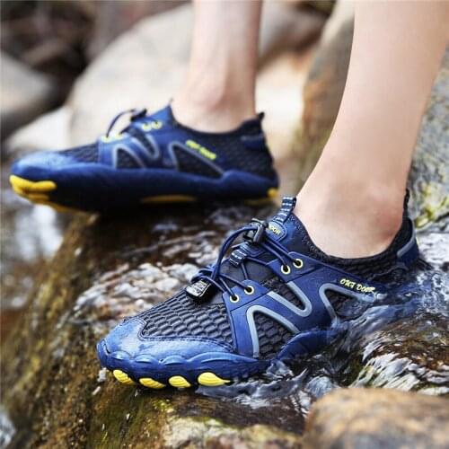 New Summer Five Fingers Men Aqua Shoes Anti-Slippery Breathable Swimming Climbing Water Shoes Women Mesh Fabric Sneakers