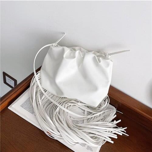 Women Simple Dumplings Messenger Bag Designer 2021 New Fashion Cloud Female Crossbody Shoulder Bag Tassel Handbag Clutch Bag