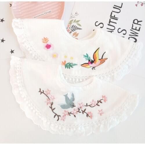 2020new Arrivals Embroidery Quality 360 Bib Cotton Infant Baby Lace Bib Decoration Mock Neck Shawl Burp Cloths Baby Stuff