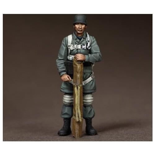 1/35 Resin Figure Model kits 1 figures Unassambled Unpainted C704